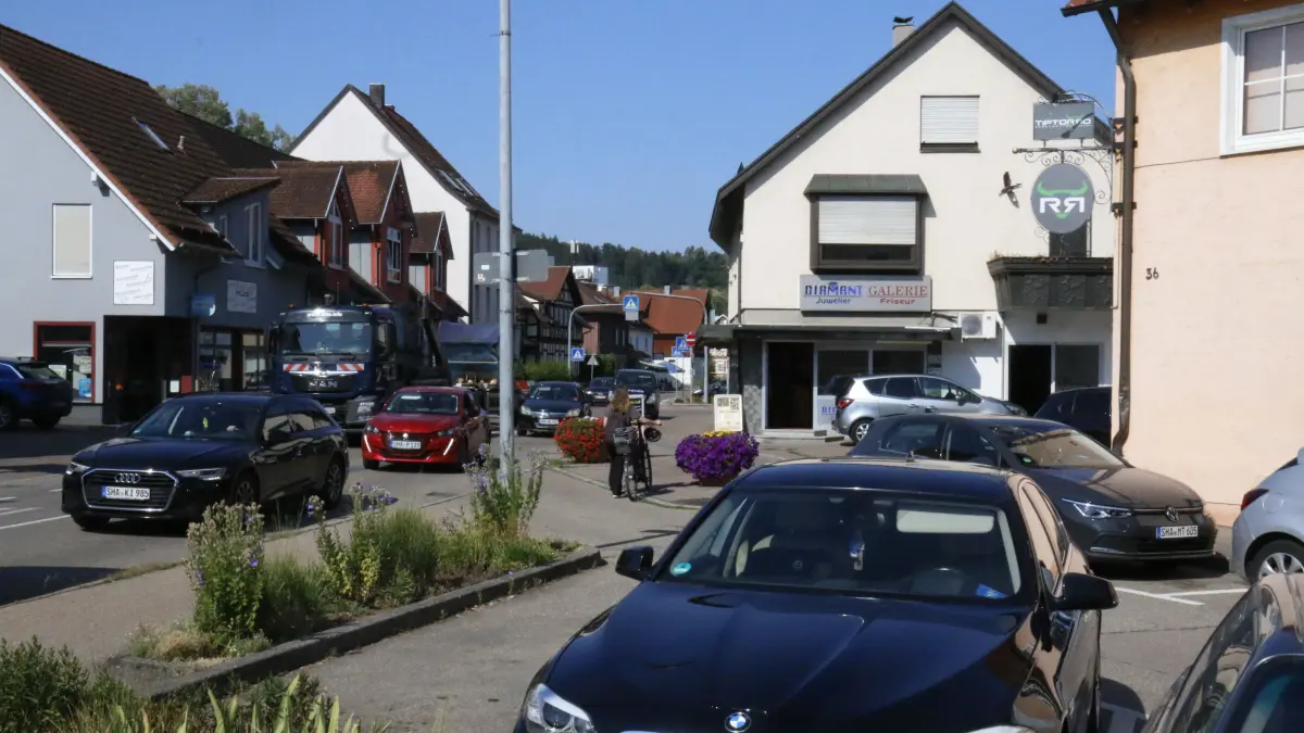 Die Einmündung Fraschstraße/Karlstraße einst und heute.
