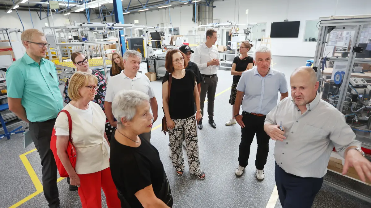 Wirtschaftsförderungsausschuss des Gemeinderats Schwäbisch Hall besucht die Firma Stego