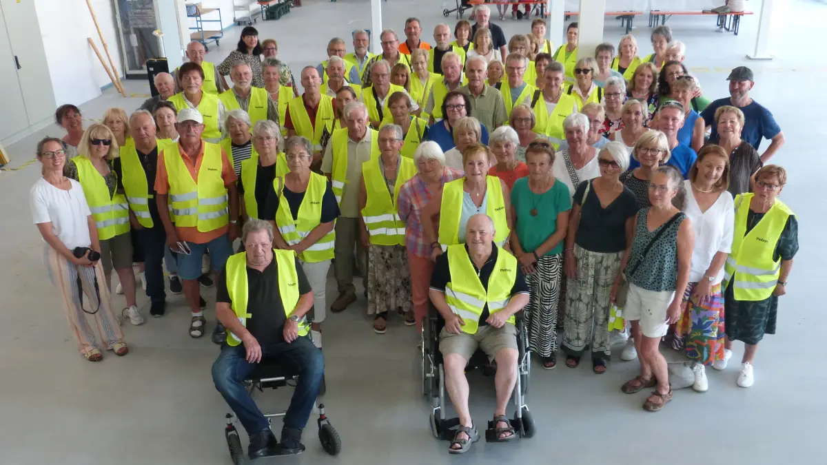 Rund 90 Ruheständler der Firma Theben nutzten die Gelegenheit zur Besichtigung des neu gebauten Logistikzentrums.