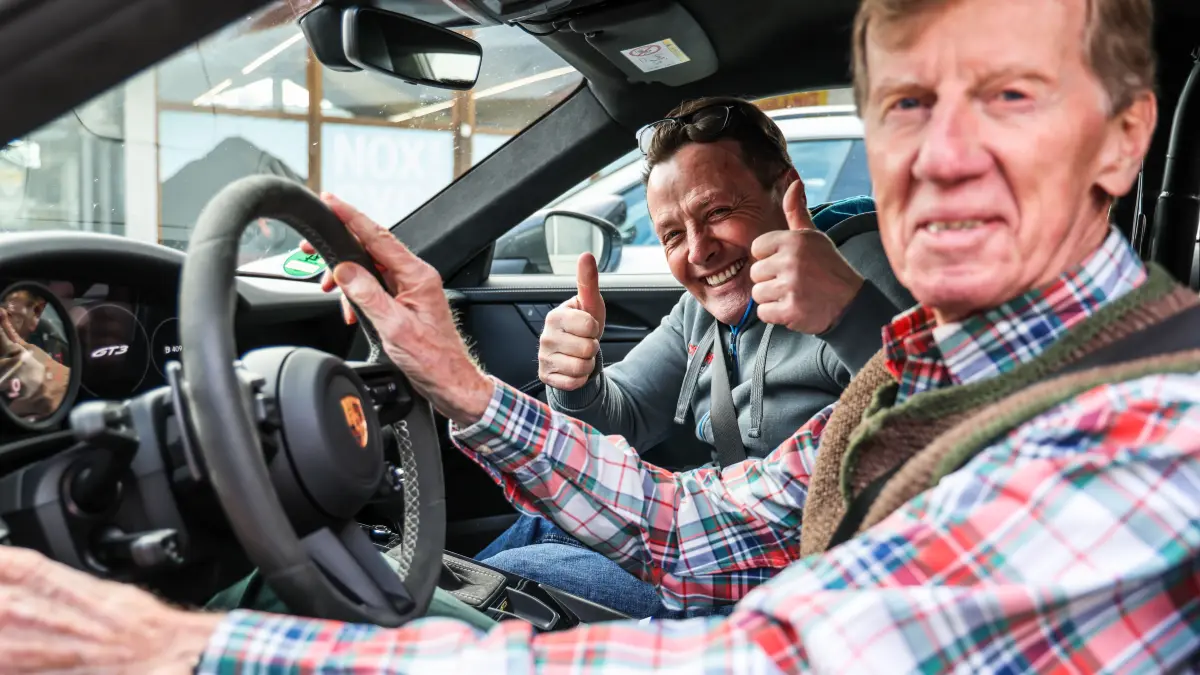 Roland Stier von Fahrrad Böttcher (Bellenberg) und der ehemalige Rallye-Profi Walter Röhrl
