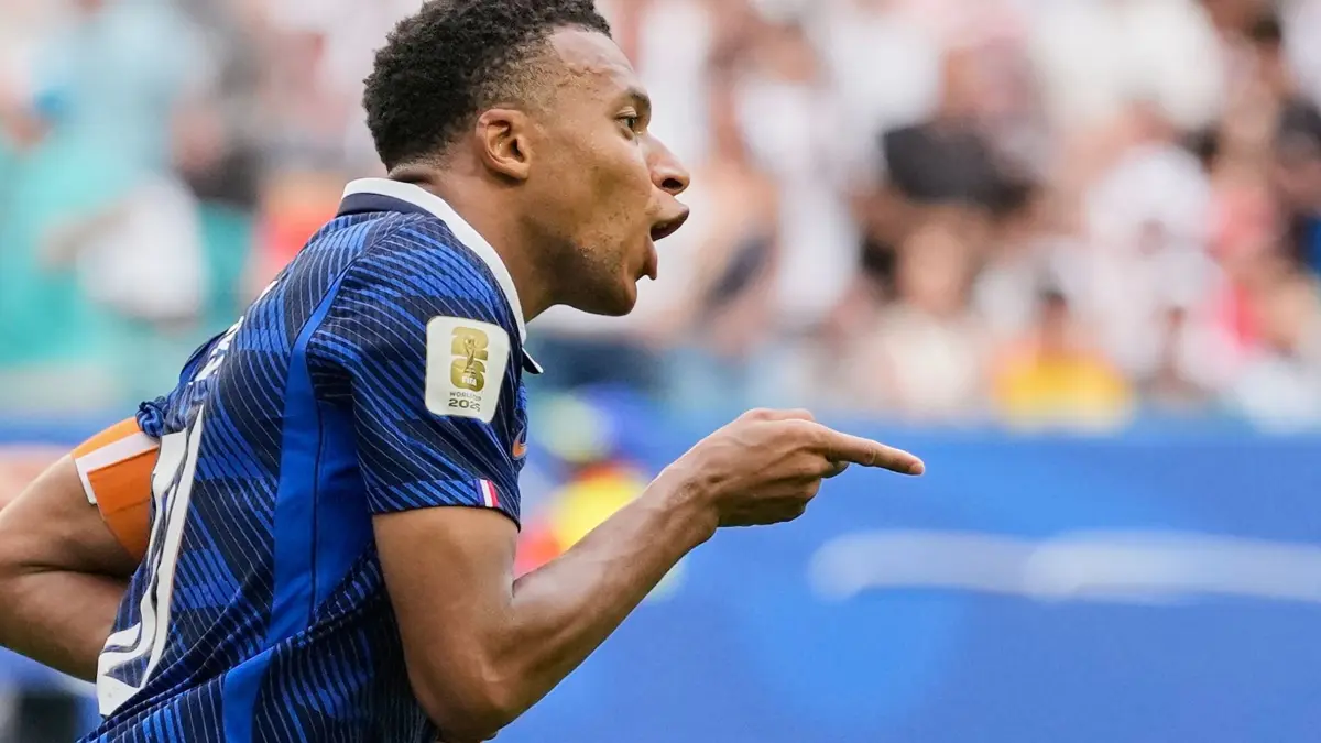 WM 2026 - Frankreich - England: 18.07.2026, USA, Miami Gardens: Fußball, Männer, WM 2026, Frankreich - England, Spiel um Platz 3 im Miami -Stadion. Der Franzose Kylian Mbappé jubelt nach seinem Tor, dem dritten Treffer seiner Mannschaft zum 3:4. Foto: Rebecca Blackwell/AP/dpa +++ dpa-Bildfunk +++