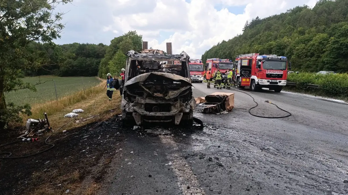 Die Feuerwehr Weinberg wurde gemeinsam mit den Feuerwehren Wörnitz und Schnelldorf von der ILS Ansbach zu einem Kleintransporter in Vollbrand auf die BAB A6 in Fahrtrichtung Nürnberg alarmiert.