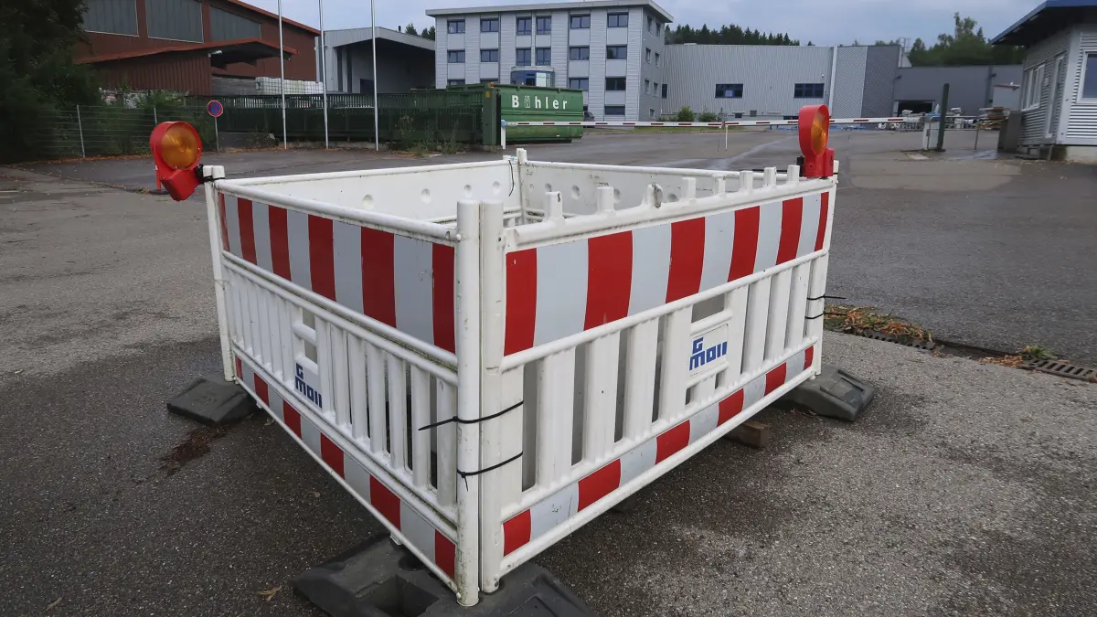 Umweltmonitoring als Verkehrshindernis: Die Schwefelwasserstoff-Messstelle vor der Firma Fysam auf den Heidhöfen.