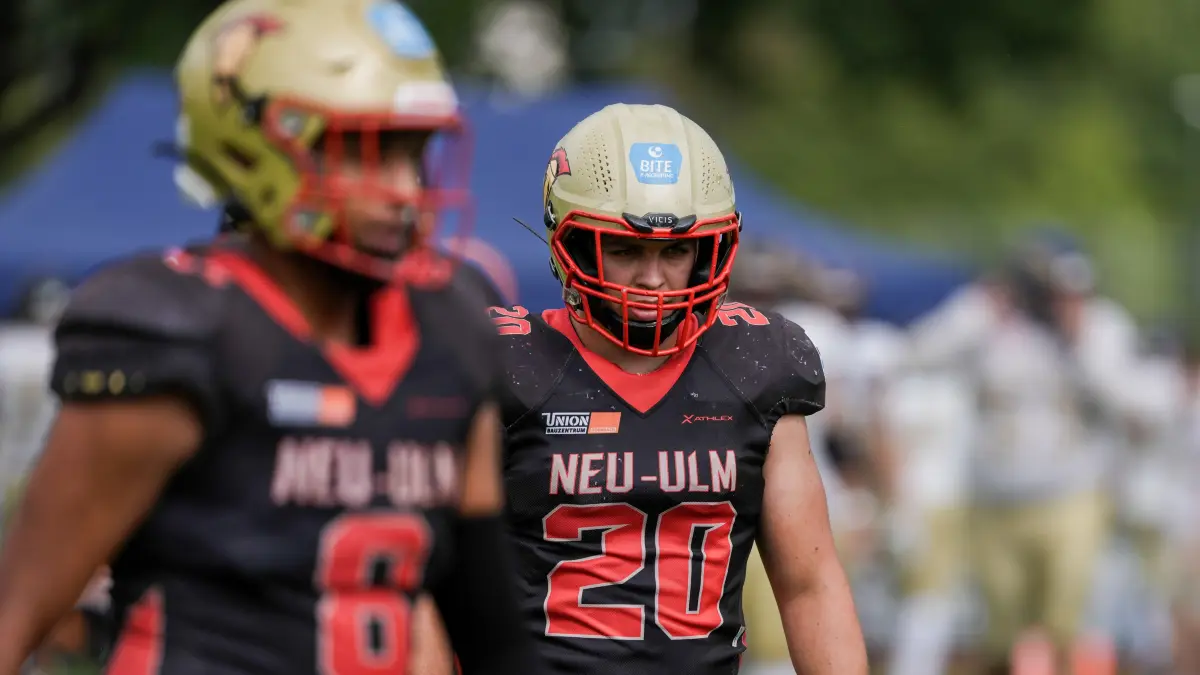 American Football. Die Neu-Ulm Spartans schlagen im Spitzenspiel der Regionalliga Süd die Nürnberg Rams am Muthenhölzle. Tim Backeler (20)