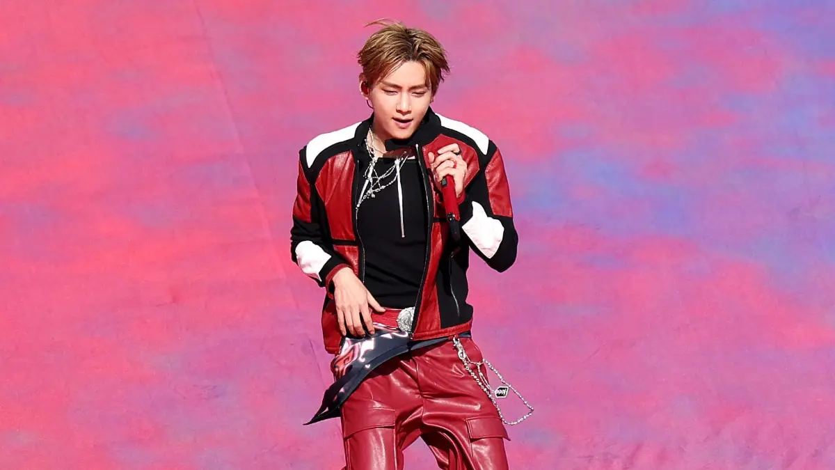 Spain v Argentina: Final - FIFA World Cup 2026: EAST RUTHERFORD, NEW JERSEY - JULY 19: V of BTS performs during the Topps Final Halftime Show in the FIFA World Cup 2026 Final match between Spain and Argentina at New York New Jersey Stadium on July 19, 2026 in East Rutherford, New Jersey. Kevin C. Cox/Getty Images/AFP (Photo by Kevin C. Cox / GETTY IMAGES NORTH AMERICA / Getty Images via AFP)
