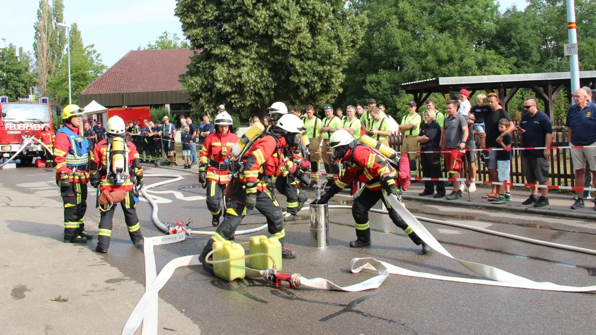In Wessingen stellten sich rund 20 Feuerwehrgruppen dem Leistungsabzeichen im Zollernalbkreis – mit Löschangriff, Erste Hilfe und technischem Können.