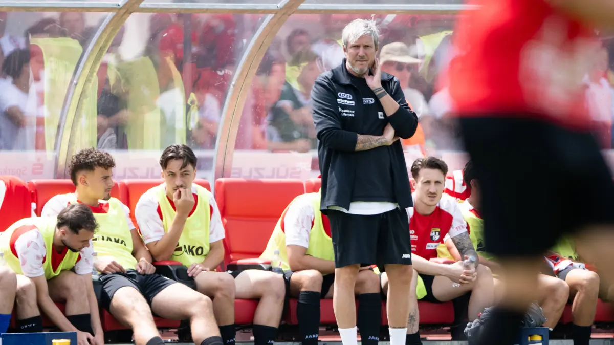 TSG Balingen vs. VFB Stuttgart, Fussball, Testspiel, Saison 2026/2027, 19.07.2026: Michael Schiling, TSG Balingen, Trainer, TSG Balingen vs. VFB Stuttgart, Fussball, Testspiel, Saison 2026/2027, 19.07.2026 Eibner-Pressefoto/Andreas Ulmer TSG Balingen vs. VFB Stuttgart, Fussball, Testspiel, Saison 2026/2027, 19.07.2026 Balingen *** Michael Schiling, TSG Balingen, Coach, TSG Balingen vs. VFB Stuttgart, Soccer, Friendly Match, 20262027 Season, July 19, 2026 Eibner Press Photo Andreas Ulmer TSG Balingen vs. VFB Stuttgart, soccer, friendly match, 20262027 season, July 19, 2026 Balingen Copyright: xEibner-Pressefoto/AndreasxUlmerx EP_AUR