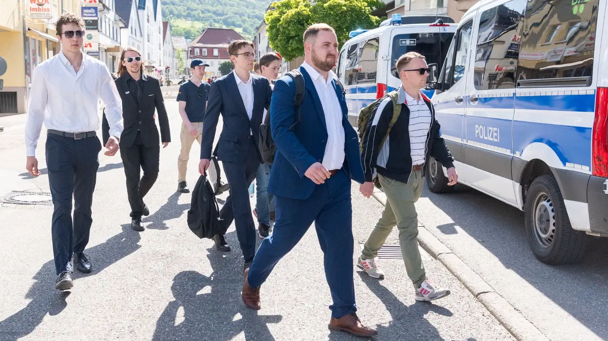 Gründung der AfD-Jugendorganisation Generation Deutschland im blauen Anzug Benjamin Götz aus Ilshofen