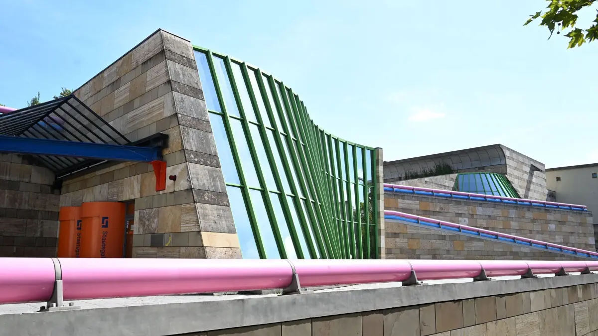 Stuttgart - Neue Staatsgalerie: ARCHIV - 23.08.2023, Baden-Württemberg, Stuttgart: Die Neue Staatsgalerie in der baden-württembergischen Landeshauptstadt Stuttgart. (zu dpa: «Rechnungshof: Eintrittspreise von Landesmuseen zu günstig») Foto: Bernd Weißbrod/dpa +++ dpa-Bildfunk +++