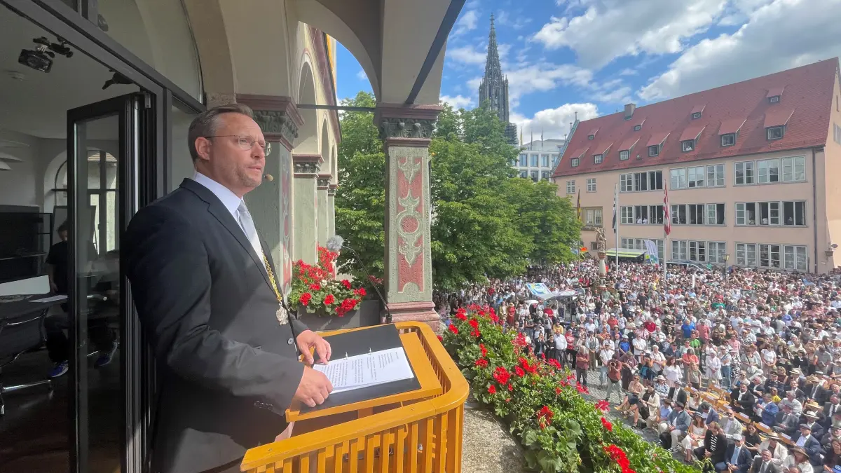 Martin Ansbacher hält seine dritte Schwörrede.