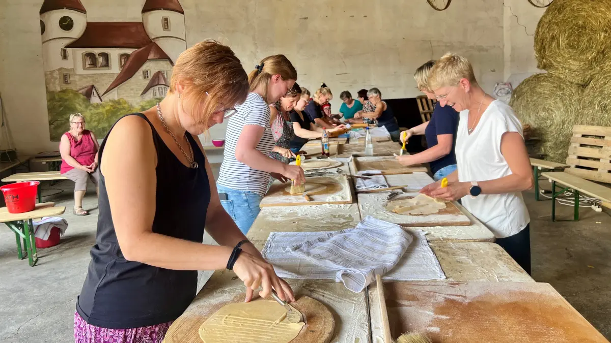 Schneeballen backen fürs Feuerwehrfest in Niederwinden