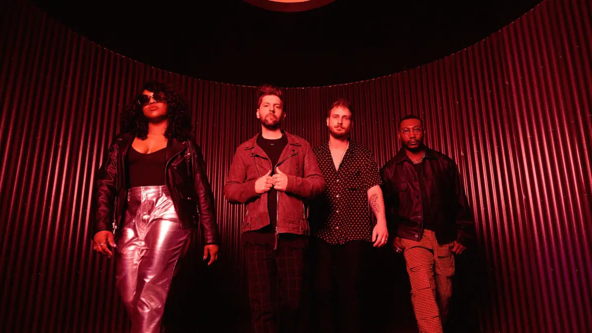 Das sind Welshly Arms: Bri Bryant (Gesang), Sam Getz (Leadgesang und Gitarre), Jimmy Weaver (Bass, Gesang) und Jon Bryant (Gesang).