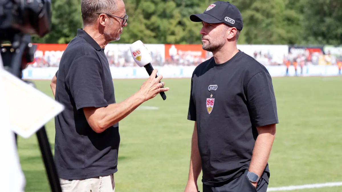 TSG Balingen vs. VFB Stuttgart, Fussball, Testspiel, Saison 2026/2027, 19.07.2026: Sebastian Hoeness, (VFB Stuttgart, Trainer, Coach) im Interview,
TSG Balingen vs. VFB Stuttgart, Fussball, Testspiel, Saison 2026/2027, 19.07.2026
Eibner-Pressefoto/Andreas Ulmer