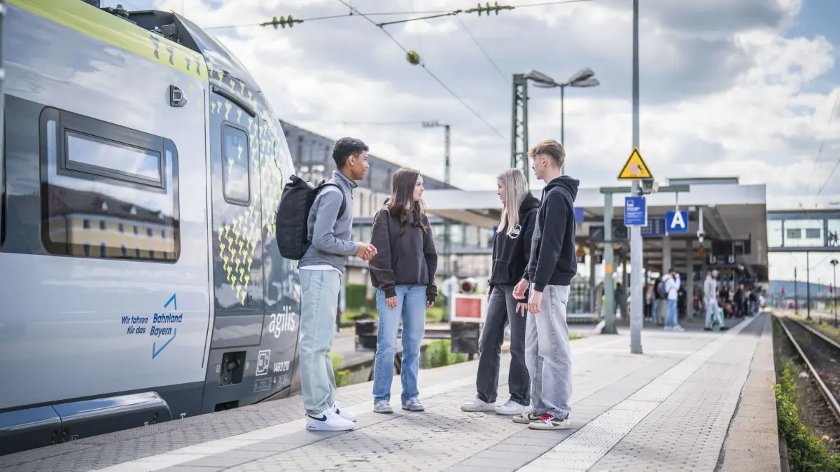 „Einserschüler“ können am ersten Ferientag kostenlos mit agilis zu vielen Ausflugszielen fahren.