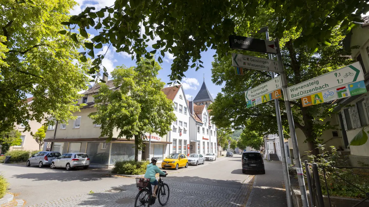Deggingen - kommunale Wärmeplanung - Kreuzung Haupstraße/Kaplaneigasse, Blick Richtung Kirche Heilig Kreuz