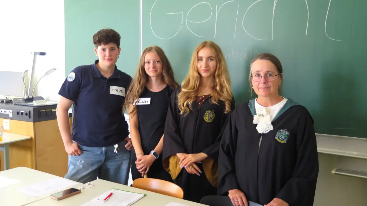 Für Recht und Ordnung sorgen Polizei und Gericht.