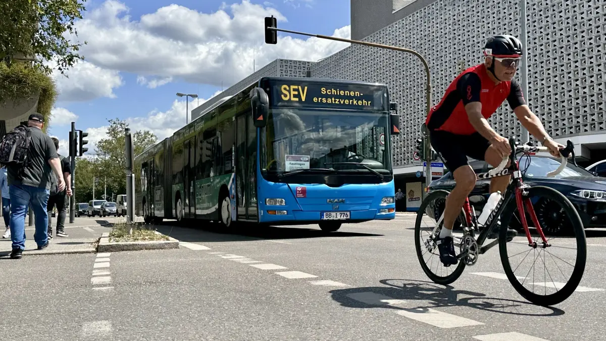Ersatzverkehr Schienenersatzverkehr Reutlingen Bahnhof Hauptbahnhof Zugausfall Zugausfälle Bus Busse Verkehr