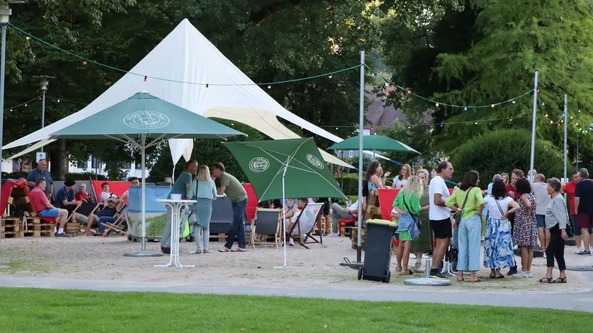 Seit zehn Jahren gibt es den Neckarstrand auf dem Sulzer Wöhrd. Am Donnerstag, 23. Juli, geht’s wieder los.
