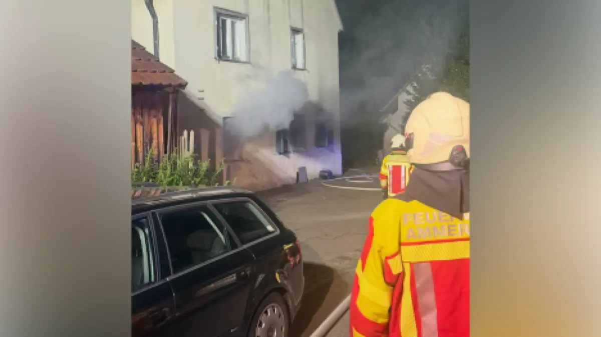 Die Feuerwehr hatte den Wohnungsbrand im Erdgeschoss des alten Forsthauses in der Entringer Kelternstraße schnell gelöscht.