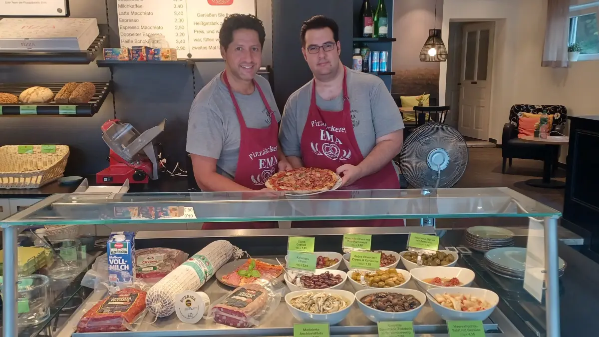 Italienische Feinkost, Antipasti, Backwaren wie gehabt und Pizza aus dem Spezialofen gibt es neuerdings in der Hülbener Straße in Dettingen: Aus der Bäckerei Veit wird die Pizzabäckerei EMA.