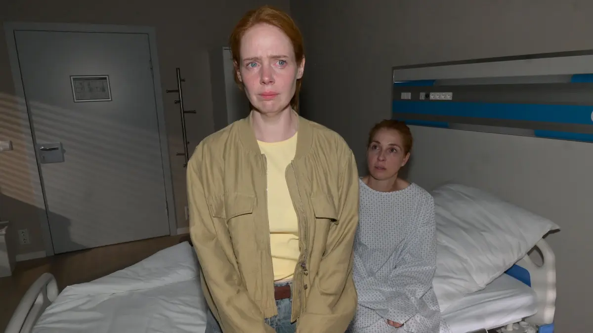 Toni (Olivia Marei) bricht bei GZSZ nach Ninas Beichte zusammen.