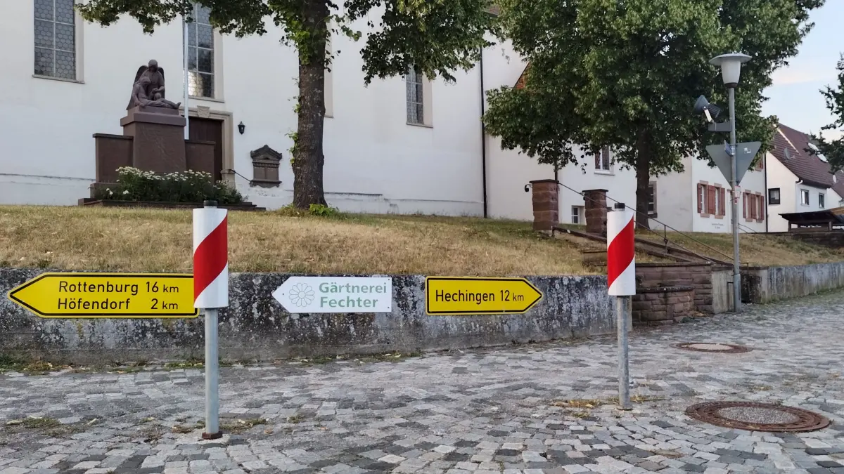 Der Kanal der sich an der Harter Kirchenmauer bis hin zum früheren Backhäusle zieht gehört nach Meinung des Ortschaftsrates aufdimensioniert.