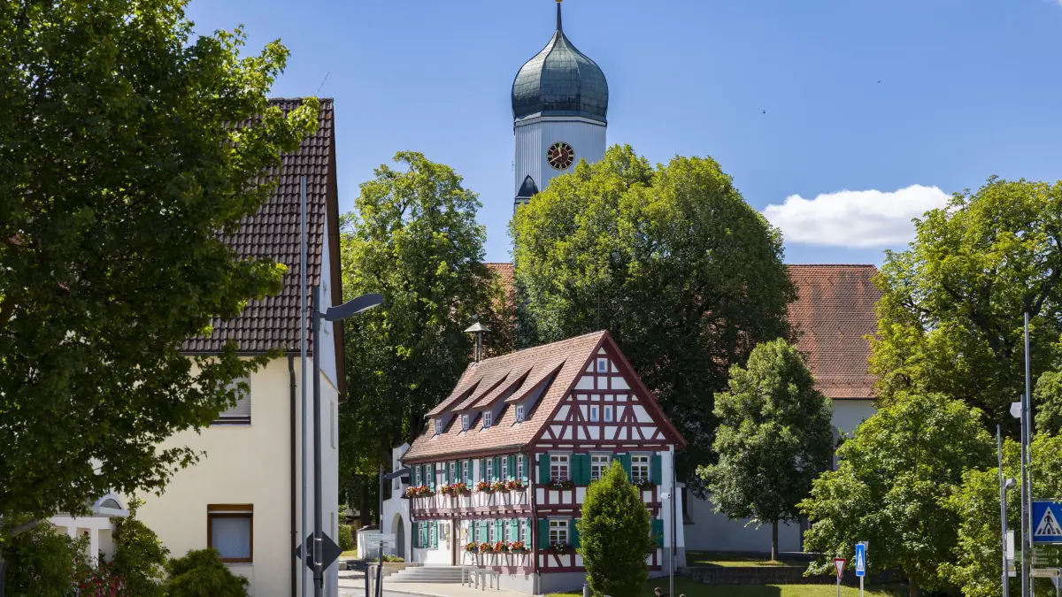 Schmuckfoto - Ortsansicht Westerheim - Dorfmitte mit Kirche