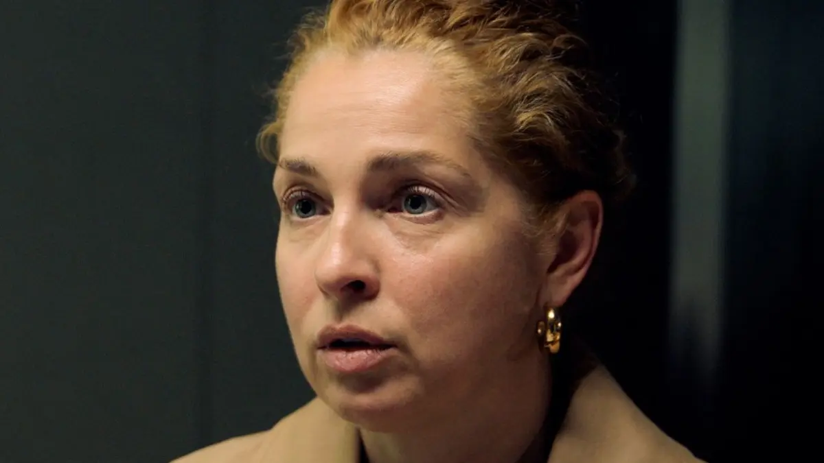Nina (Maria Wedig) muss wegen ihrer Taten ins Gefängnis.