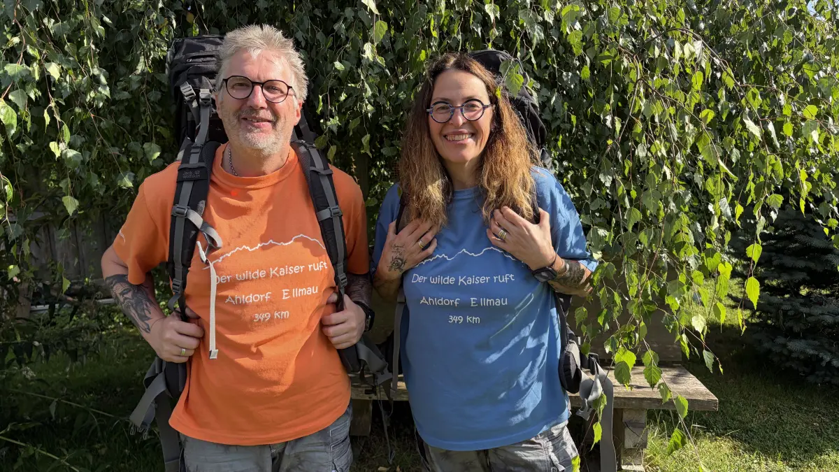 Sind bereit für ihre fünfte Spendentour: Gabi und Uwe Fleck, hier im heimischen Garten in Ahldorf.
