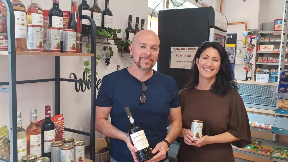 Aus für die Post in Dettingen. Stand heute behalten Gülcan und Paco Vaz nur ihren Kiosk und erweitern diesen auch um eine Weinecke.