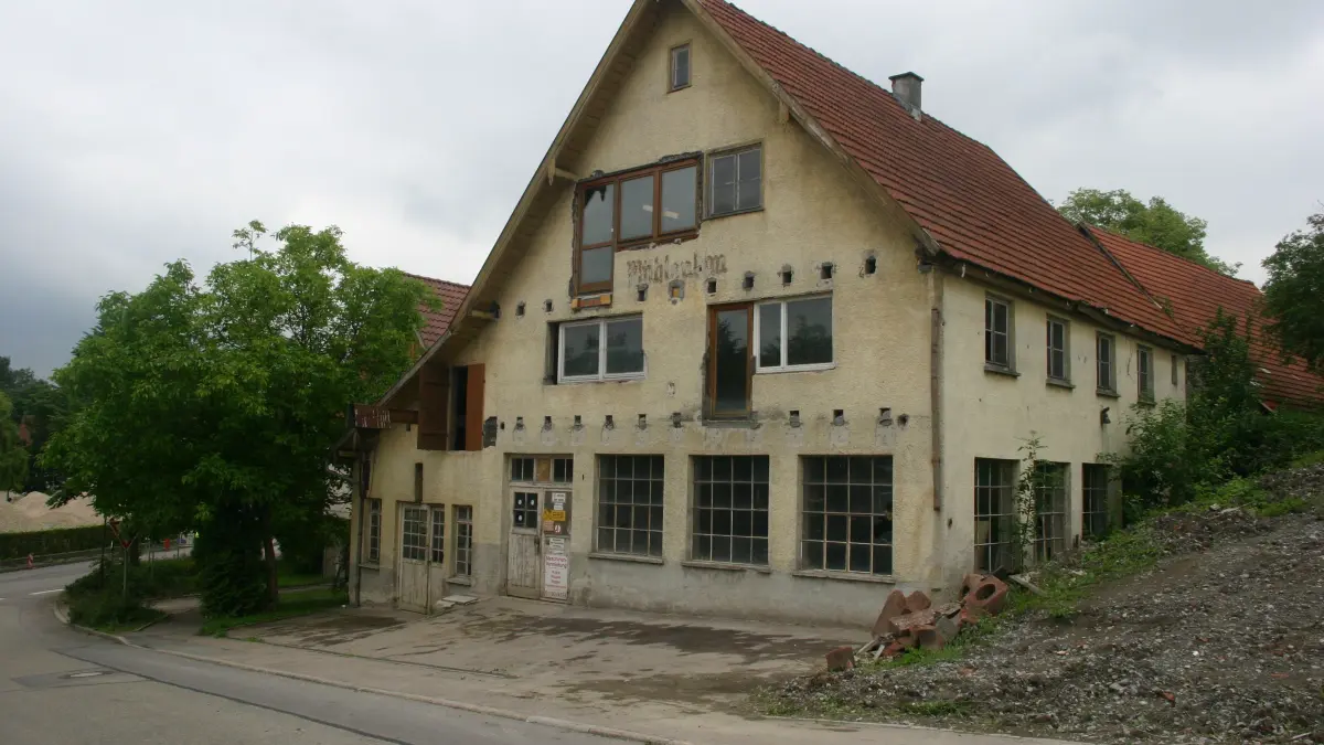 Die Gemeinde Oberrot hat das Gebäude Ebersbergerstraße 1 gekauft und will es abreißen lassen. Damit verschwindet ein Schandfleck im Dorf.