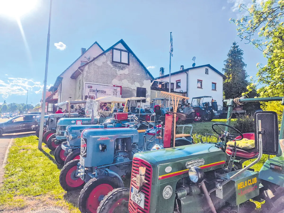 Die Schlepperfreunde auf dem Frühlingsdorf⇥ Foto: privat