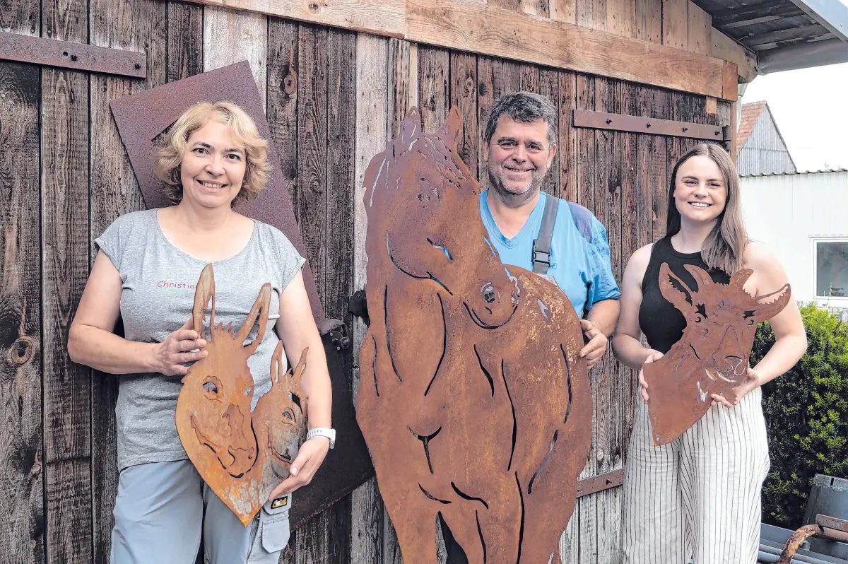 Das Metall-Trio (von links:) Christiane Huber, Franz Renz, Verena Striegl. ⇥Foto: Petra Starzmann