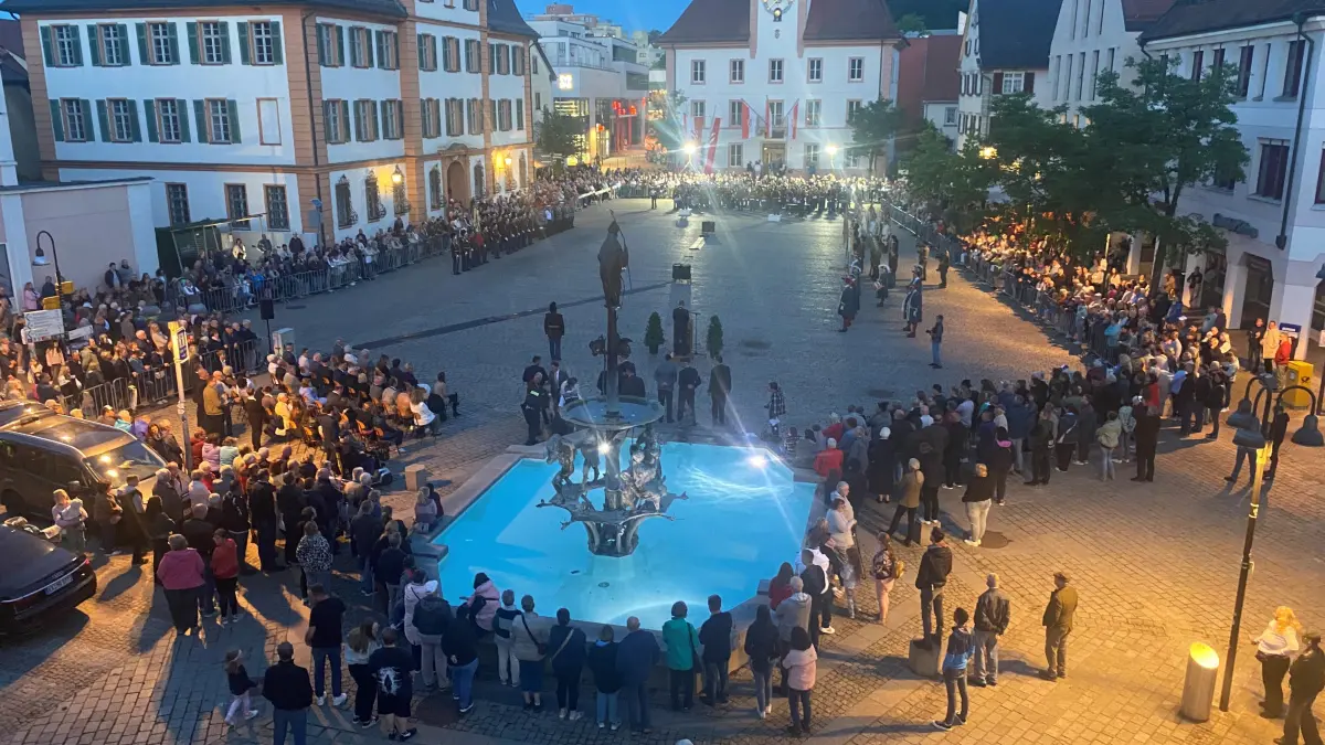 Eine der vielen Veranstaltungen in Ehingen, an denen Musik gespielt wird: der Große Zapfenstreich der Ehinger Bürgerwache am Vorabend vo Fronleichnam.