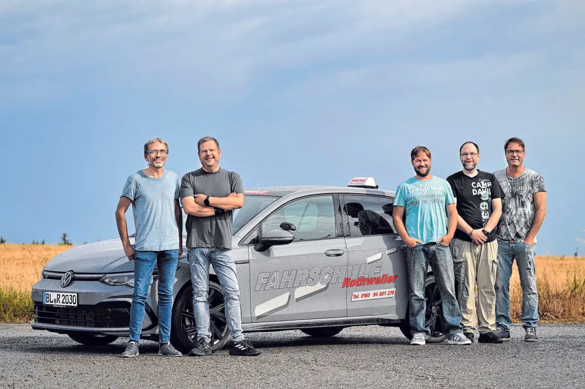 Das Team der Fahrschule Rothweiler (v.l.n.r.): Heiko Rothweiler, Tobias Bürkle, Andreas Hartmann, Elmar Haiber sowie Jörg Stephan.⇥Foto: Uwe Miosge