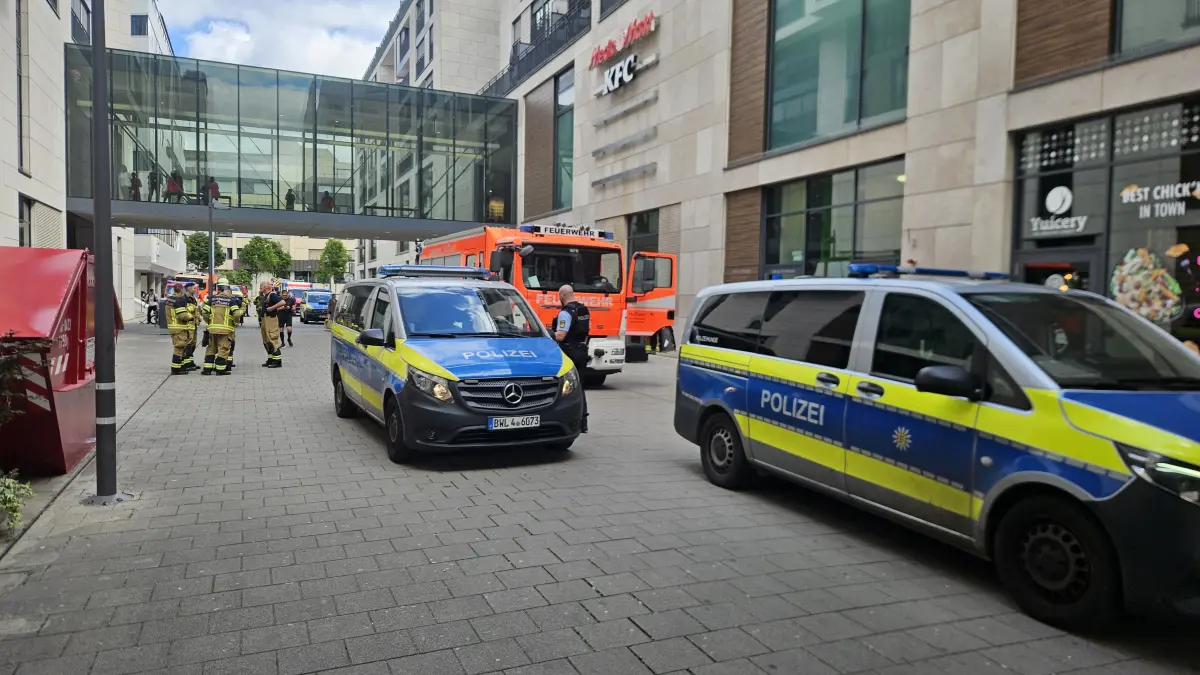 Einsatzkräfte am Milaneo