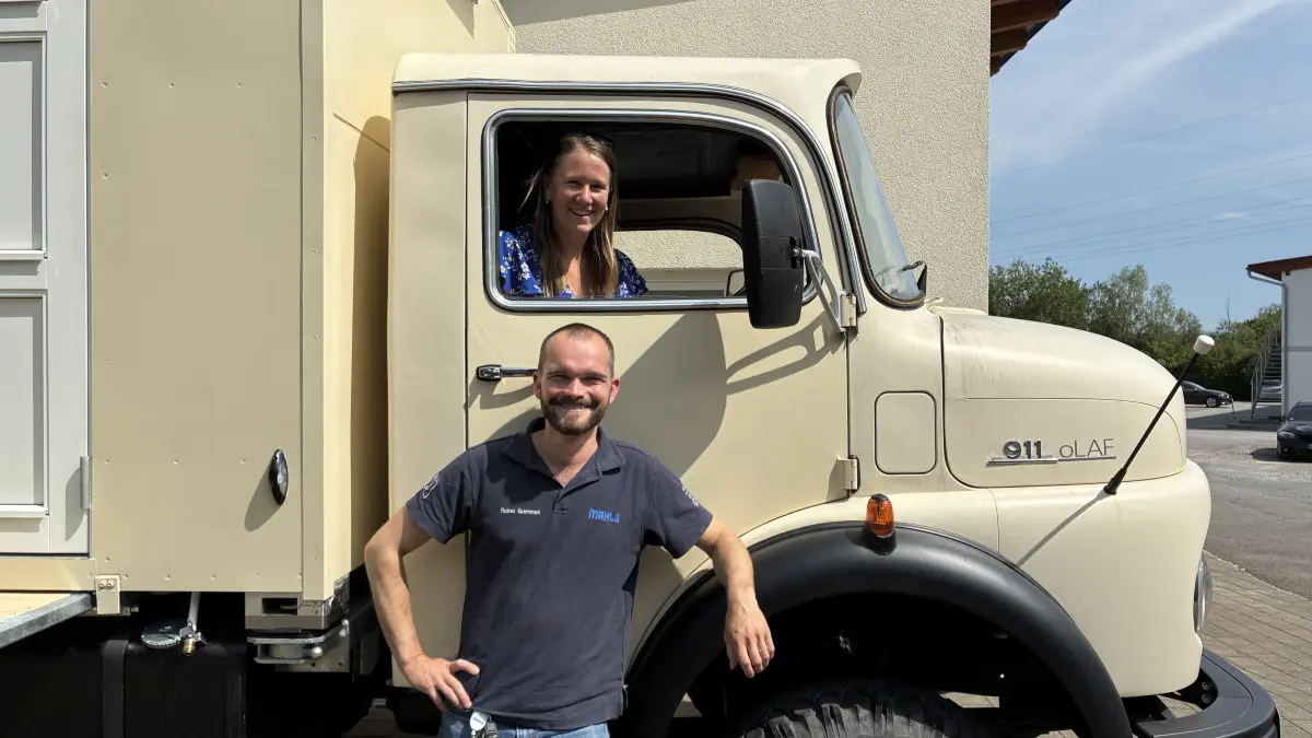 Katrin und Ruben Gremmelt lassen ihr gewöhnliches Alltagsleben hinter sich und beginn ihre Reise mit "olaf".