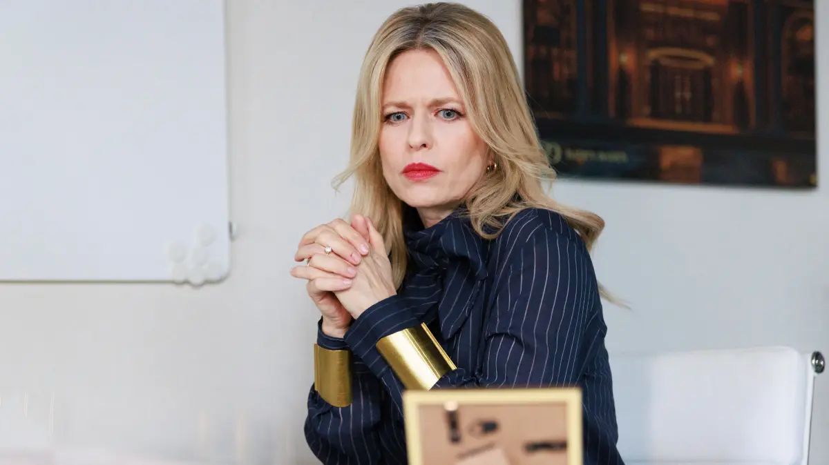 Patrizia (Miriam Lahnstein) kämpft gegen ihren Schmerz an.