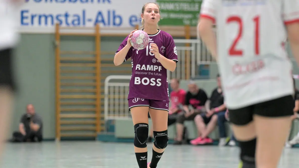 TusSies Metzingen vs. HSG Solingen-Graefrath, Handball, Vorbereitung, Testspiel, Saison 2026/2027 24.07.2026: Johanna Farkas (TusSies Metzingen, #19) am / mit Ball
TusSies Metzingen vs. HSG Solingen-Graefrath, Handball, Vorbereitung, Testspiel, Saison 2026/2027 24.07.2026
Foto: Eibner-Pressefoto/Tobias Baur