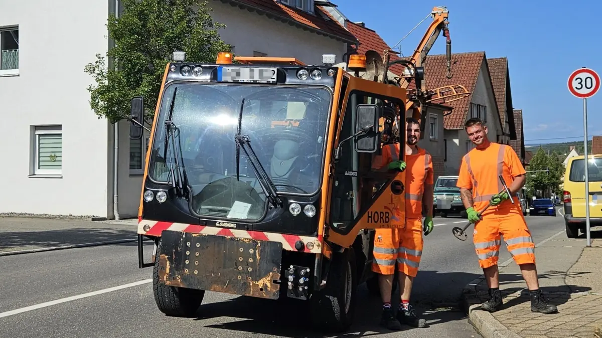 Die Gemeinde Eutingen säuberte ihre Einlaufschächte nach dem schweren Unwetter. Das Fahrzeug mit Spezialaufbauten liehen sie sich aus Horb.