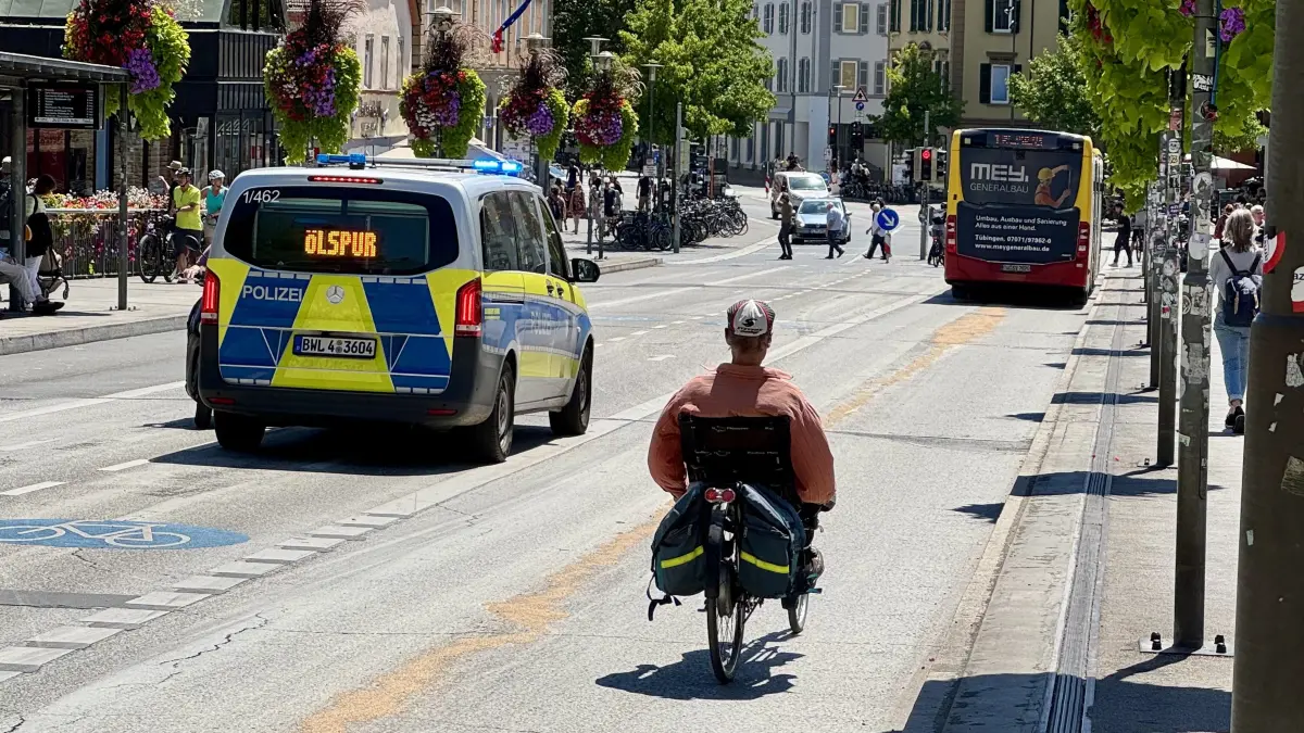 Hunderte Meter lange Ölspur in Tübingen.