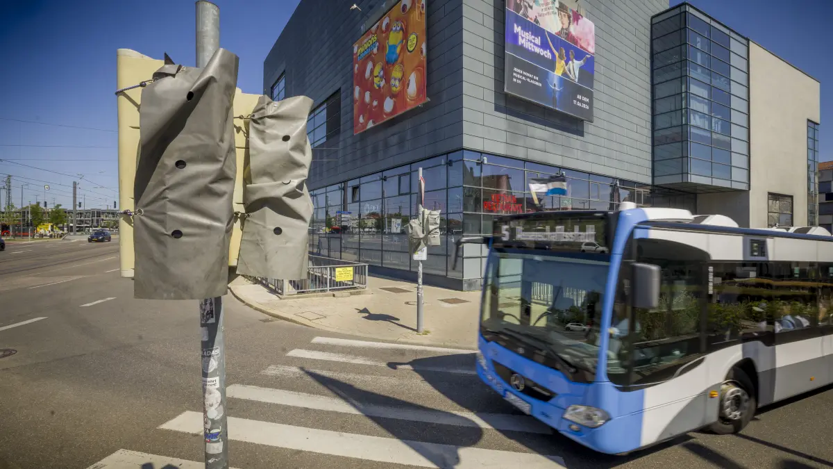 Neue Straße bei Xinedome: neue Fußgängerampel