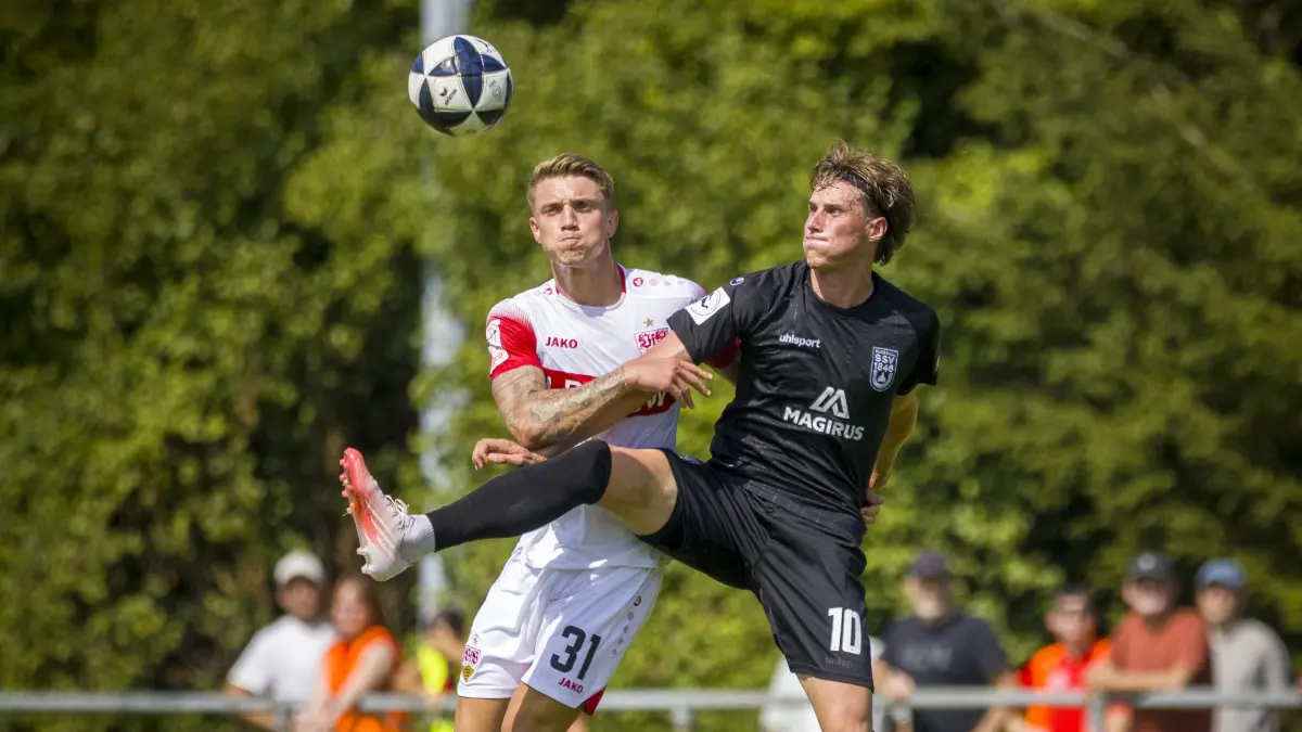 Fußball, SSV Ulm schwarz, Testspiel des Viertligisten gegen den VfB Stuttgart II in Jungingen, Oliver Wähling