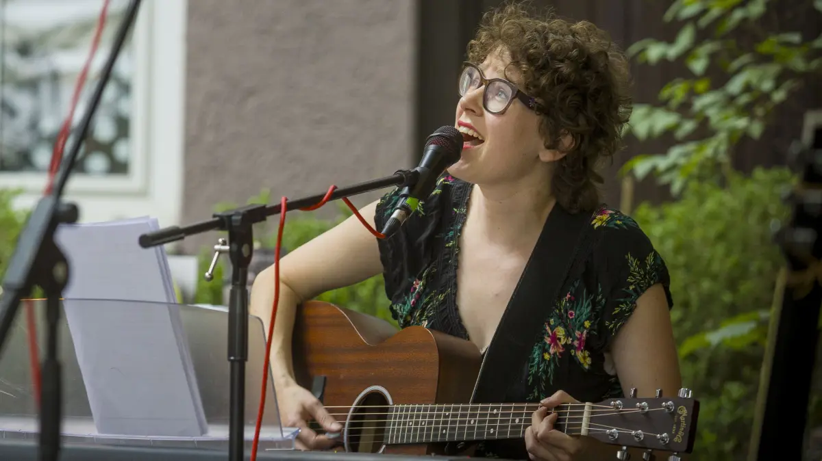 Aegis Cafe: Annika Dietmann & Isabelle Florence