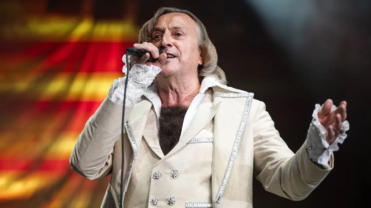 Konzert zwischen Sparkassen-Carré und Landratsamt mit der SWR Big Band: DTK, Dieter Thomas Kuhn, Schlager, Fans, Hippie, Flowerpower, Sparkassen Summer Open 2026, Und es war Sommer Film