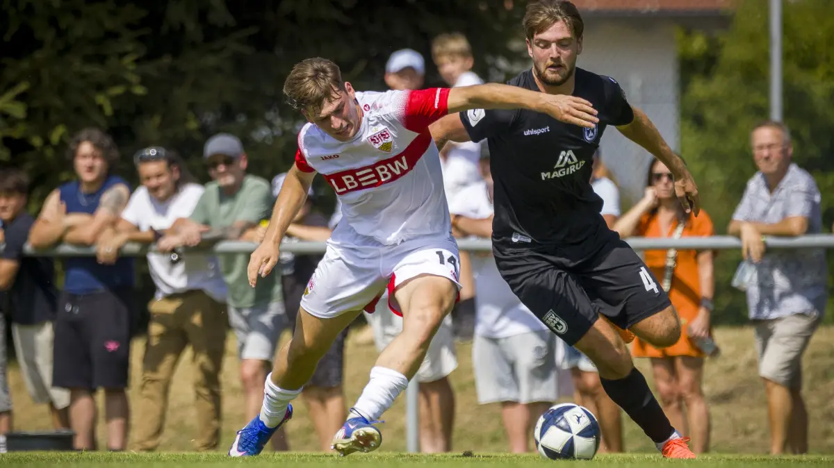 Fußball, SSV Ulm schwarz, Testspiel des Viertligisten gegen den VfB Stuttgart II in Jungingen