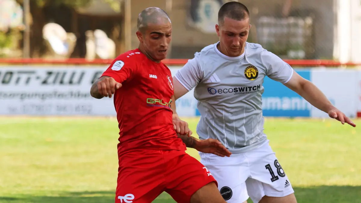 Der TSV Crailsheim (weiß) verliert das Auftaktspiel im WFV-Pokal beim SSV Schwäbisch Hall.