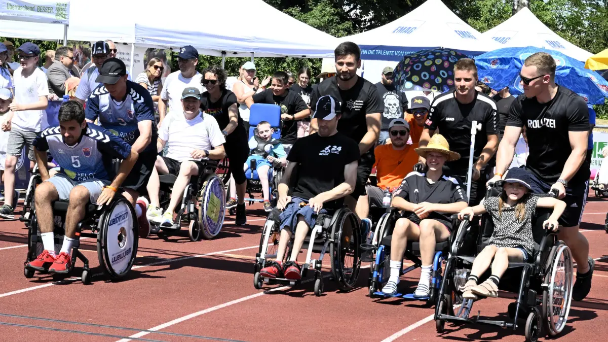 24-Stunden-Rollstuhlrennen Eislingen Eichenbachstadion Start des Rennens