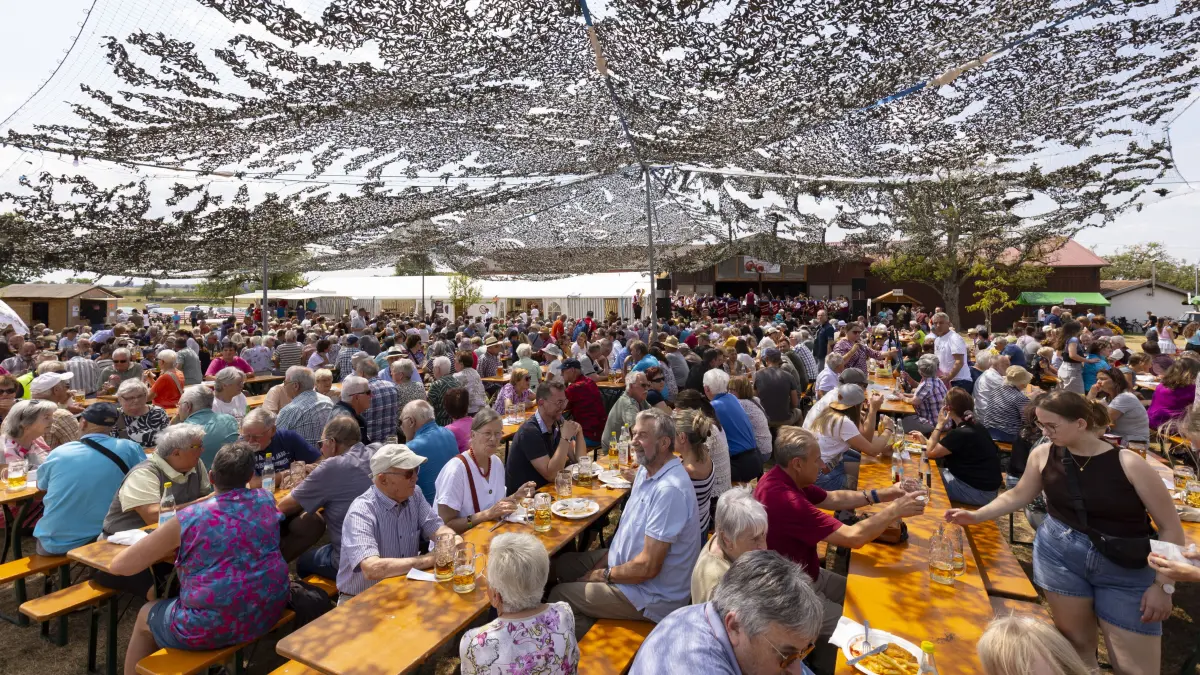 Spanferkelfest in Hofstett-Emerbuch