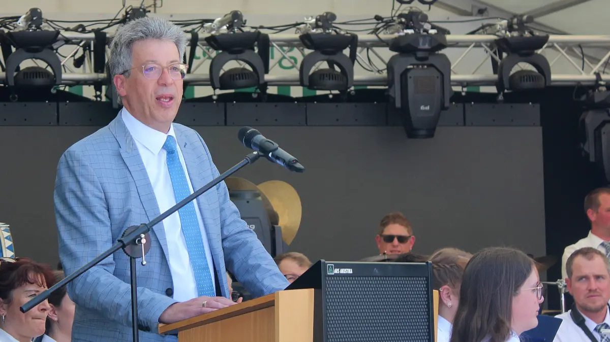 Burladinger Spulenfest IHK-Präsident Johannes Schwörer